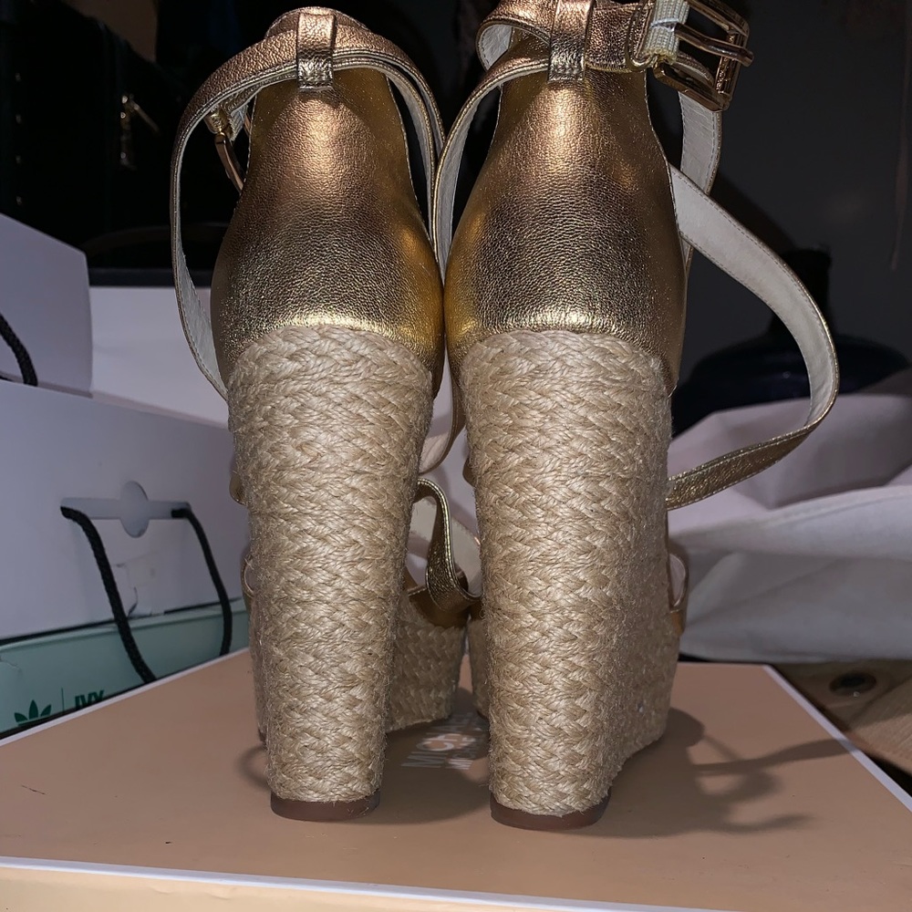 Michael Kors women gold platform sandals - Picture 2 of 5